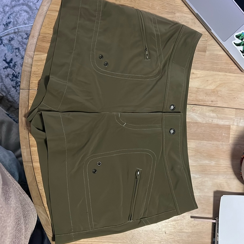 Athleta Shorts - size 6
